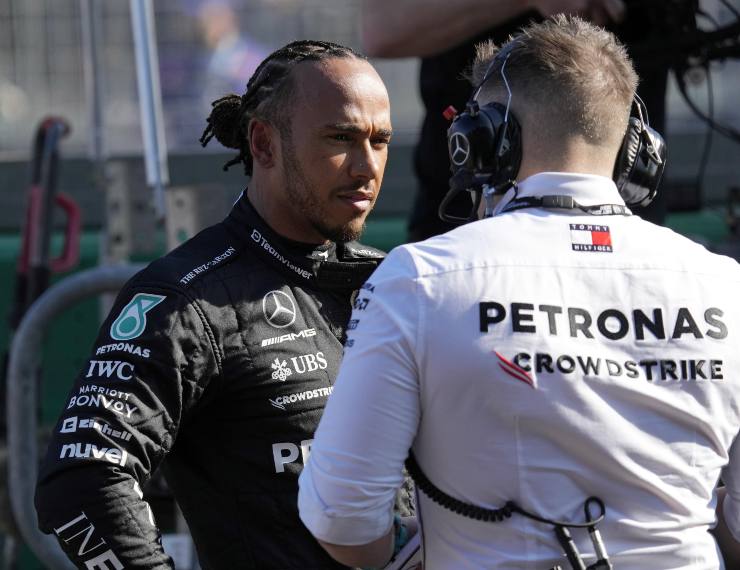 Lewis Hamilton ruba il cuore a Shakira