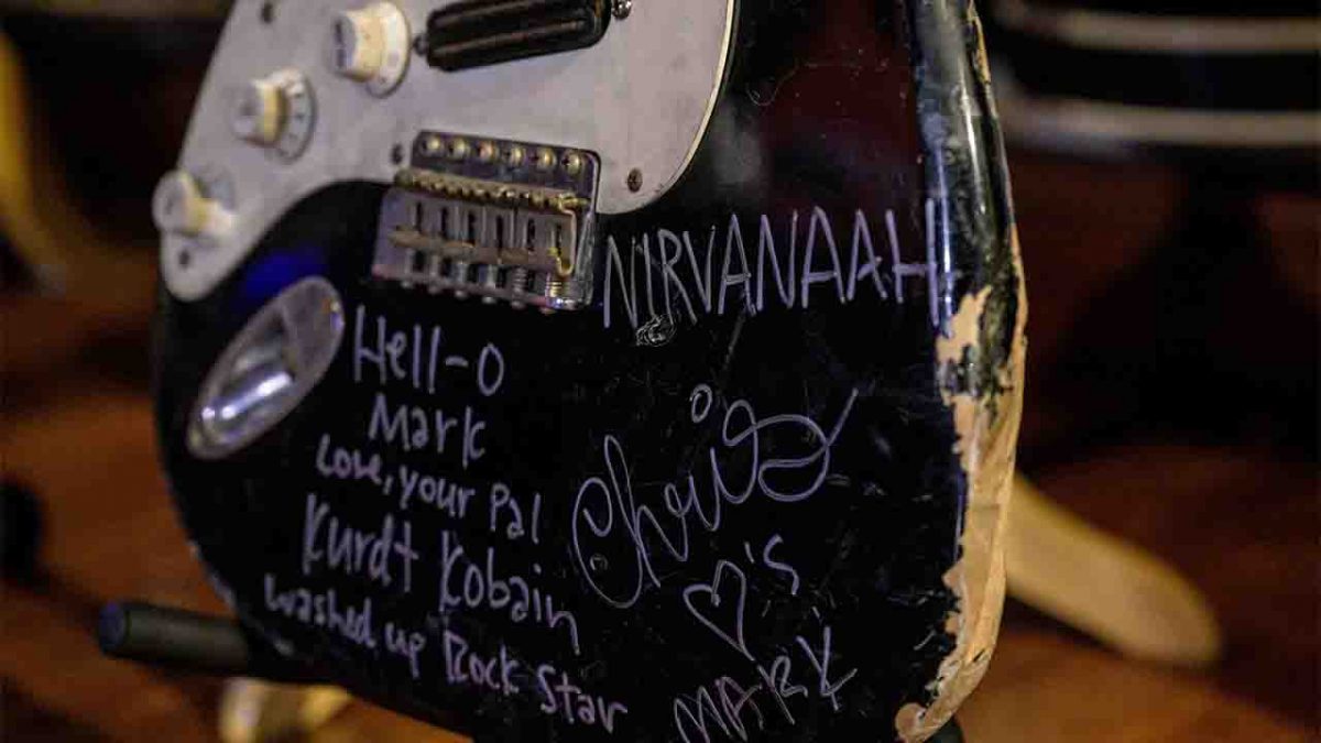 Una dele chitarre di Cobain venduta a quasi 600mila dollari