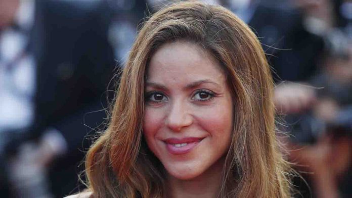 Shakira Velvetmusic 230510