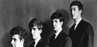 Pete Best ha lasciato i Beatles pochi anni prima del successo.