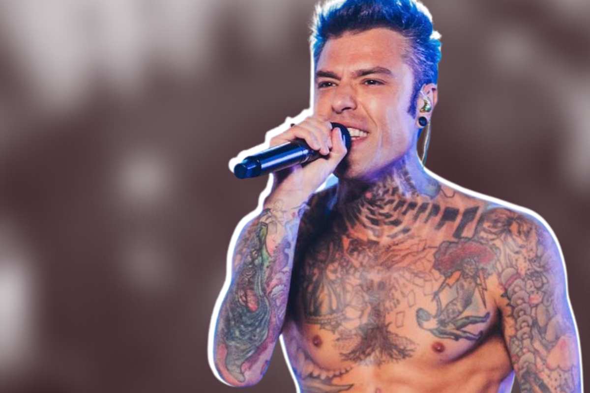 Fedez e il cartello al concerto