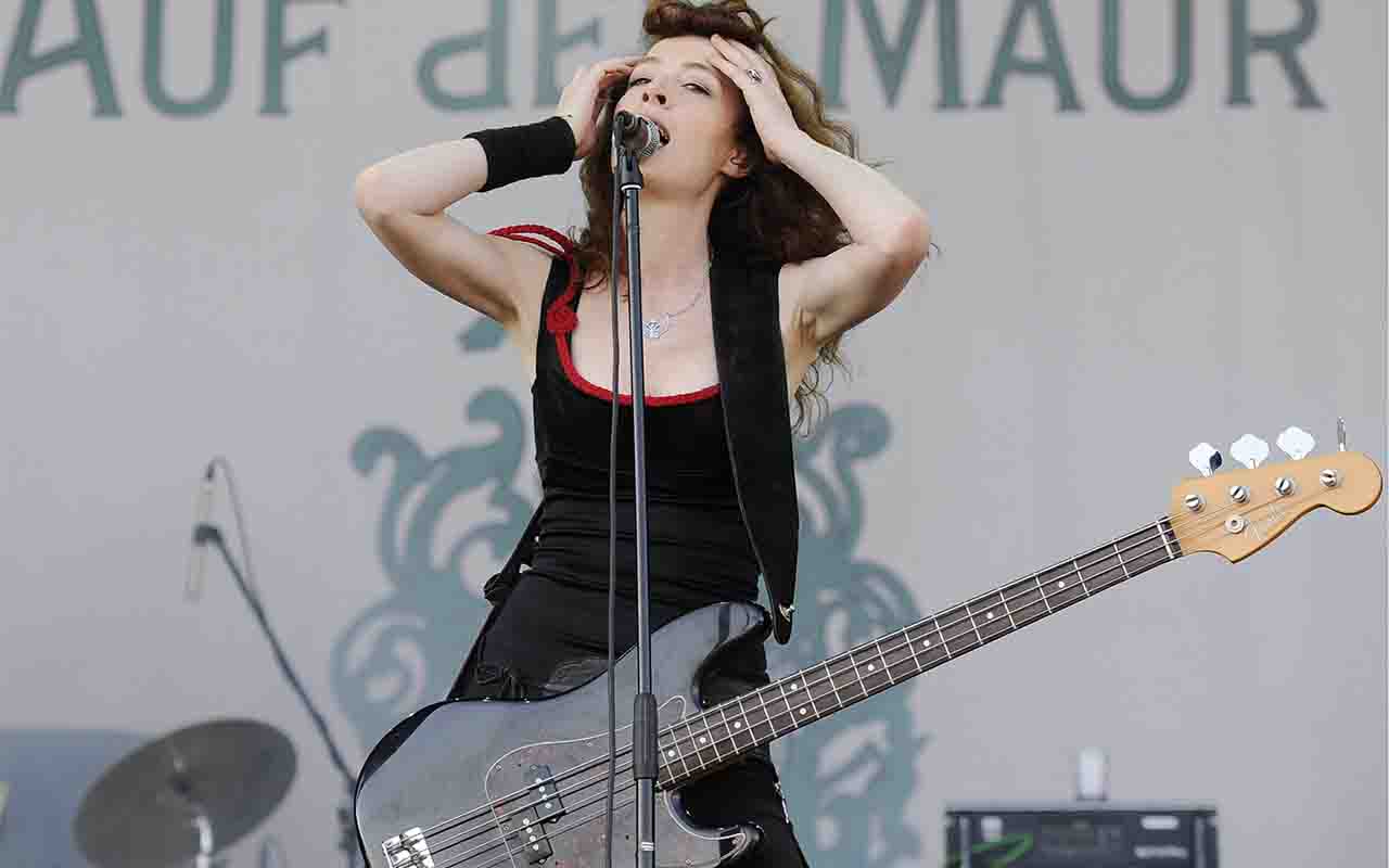 Melissa Auf Der Maur, bassista di Hole e Smashing Pumkins
