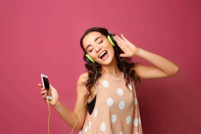 Ragazza che ascolta musica Astrologia musica classifica