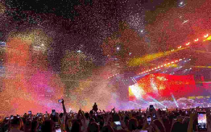 Coriandoli a San Siro per il pubblico di Tiziano Ferro