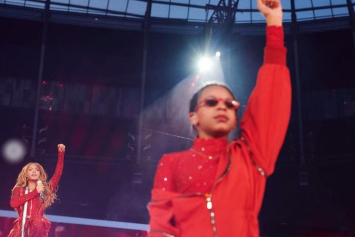 Beyonce and daughter on stage Who is Beyoncé's daughter and what does she do?