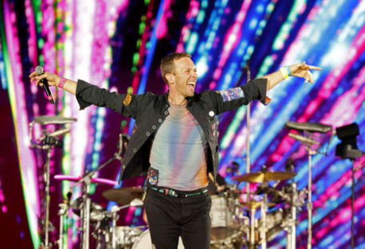 chris martin è bravo ad imitare gli acccenti