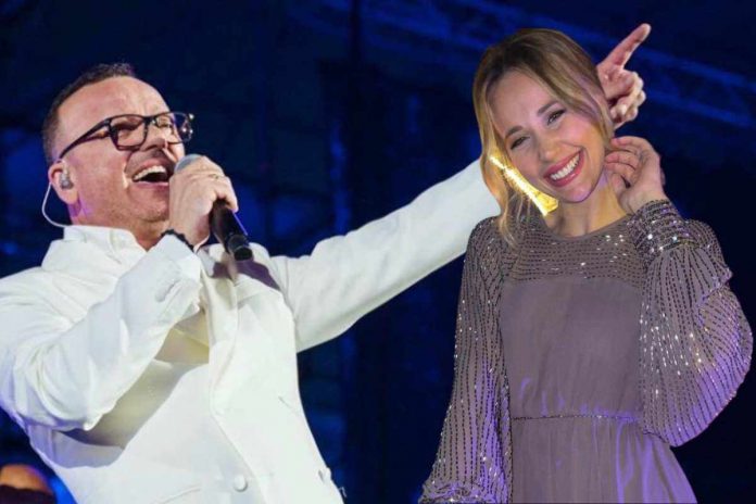 gigi d'alessio e denise gigi d'alessio porta figlio sul palco