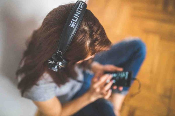 musica-rilascio perché i nuovi brani escono a mezzanotte