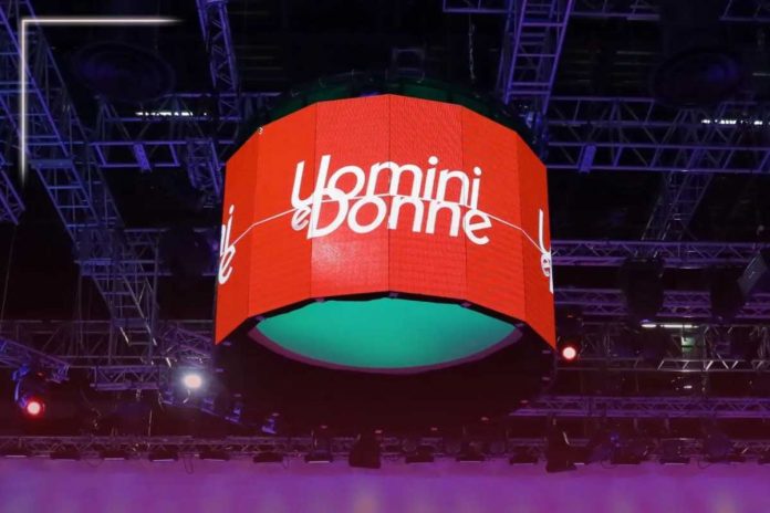 Studio di Uomini e Donne Uomini e Donne protagonista cantante