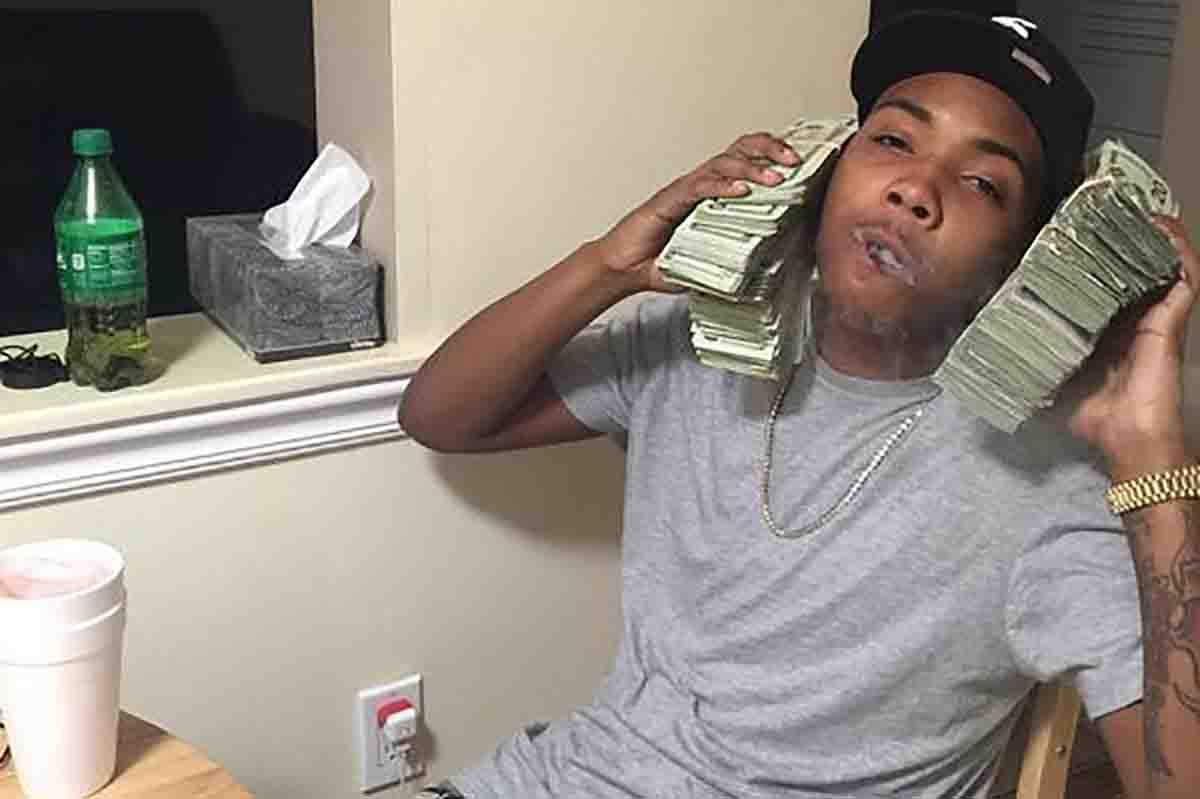 Oro, capi firmati e mazzette di contanti, gli scatti social di G Herbo