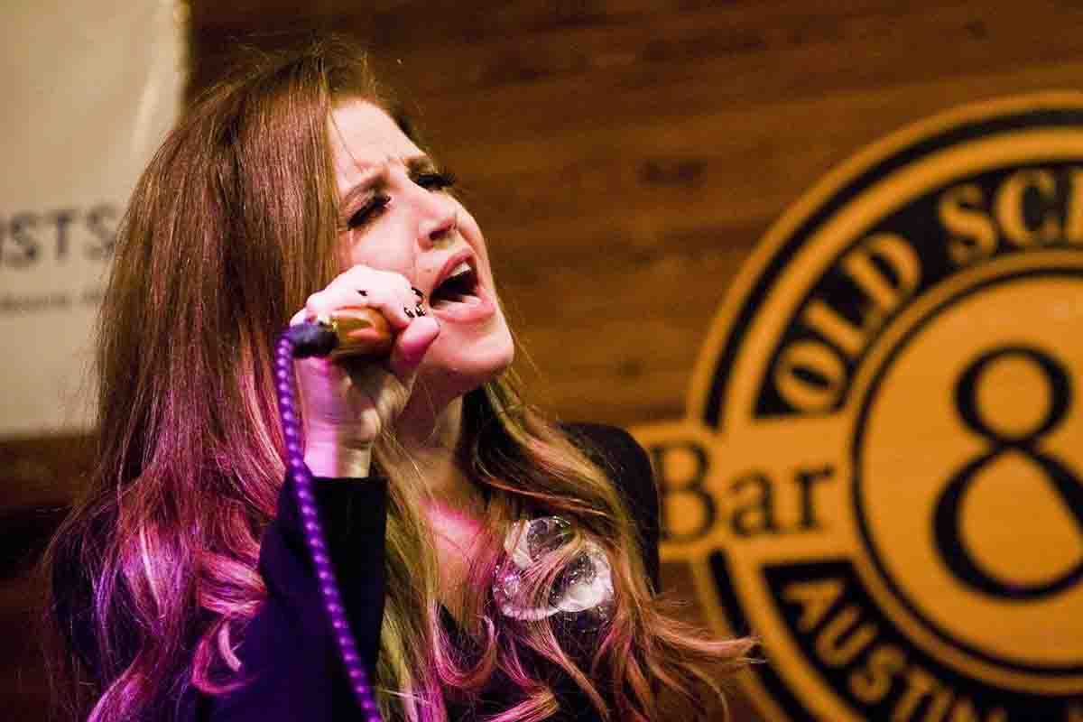 Lisa Marie Presley in una sua recente esibizione