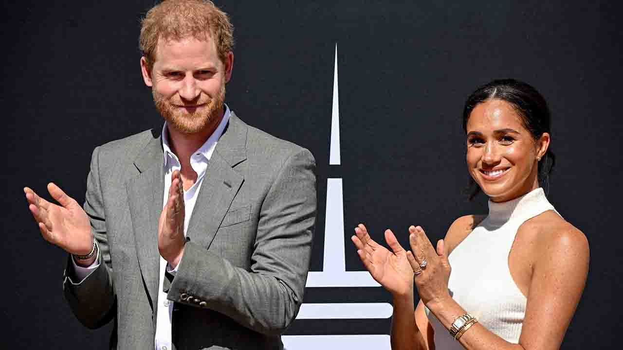 Harry e Meghan, assediati dai paparazzi