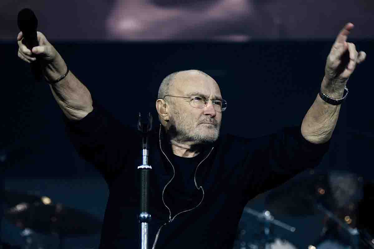 Phil Collins durante il suo ultimo show con i Genesis, novembre 2021