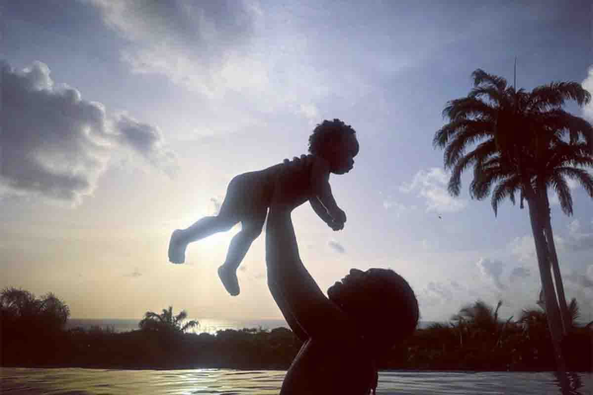L'immagine del figlio e del compagno di Rihanna alle Barbados