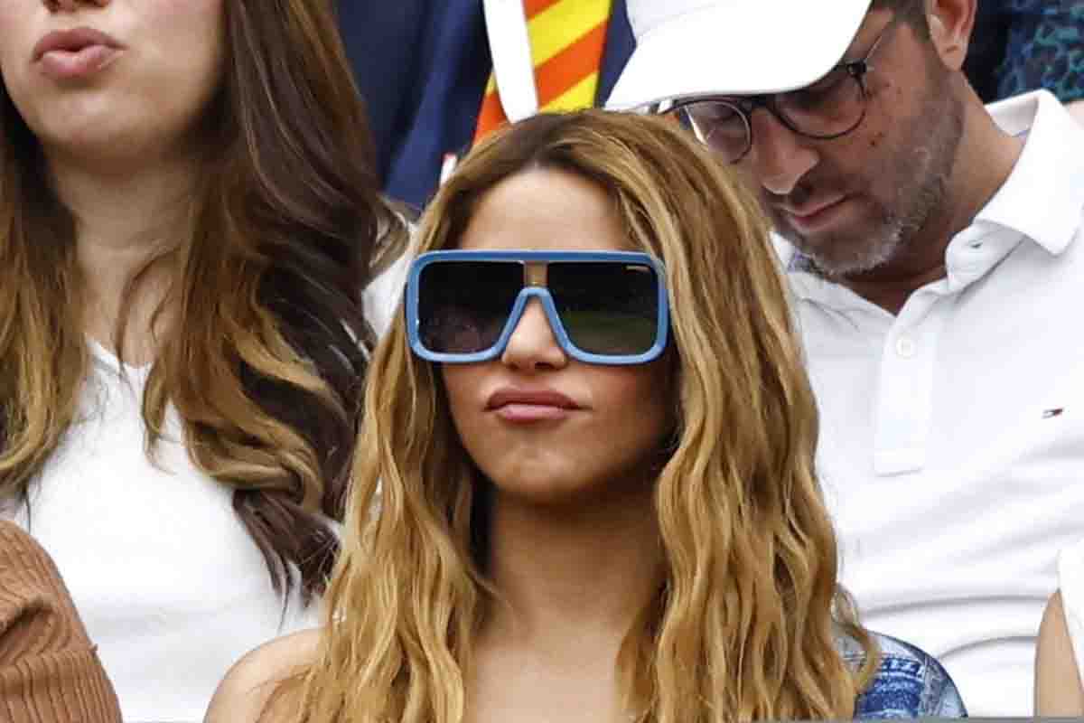 Accigliata e in occhiali scuri, Shakira recentemente a Wimbledon