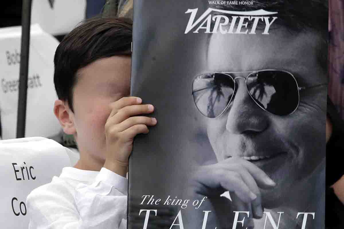 L'inconfondibile sagoma di Simon Cowell, il re dei Talent Show