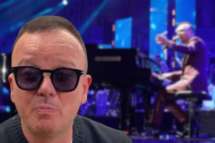 Gigi D'Alessio foto mare fuori