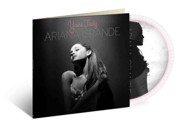 Ariana Grande La nuova copertina di Yours Truly che festeggia dieci anni