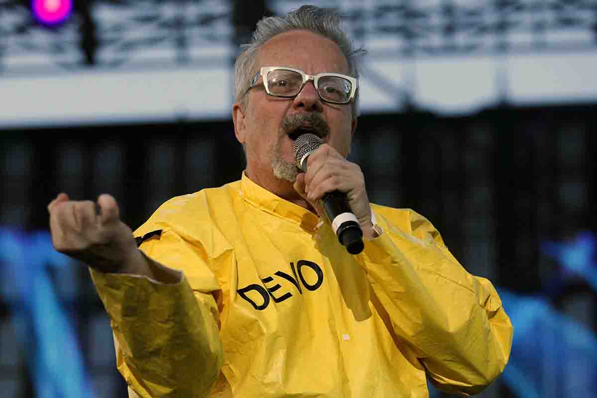 Mark Mothersbaugh con i Devo