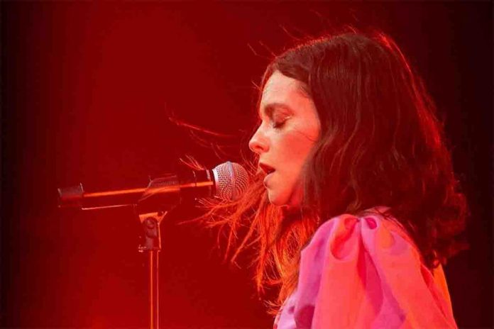 Francesca Michielin Francesca Michielin si divide tra dischi, palco e impegni televisivi