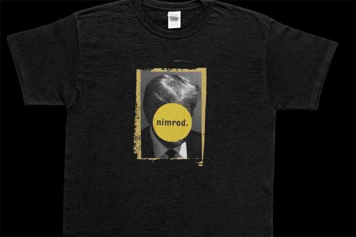 La maglietta stampata dai Green Day che prende in giro Donald Trump