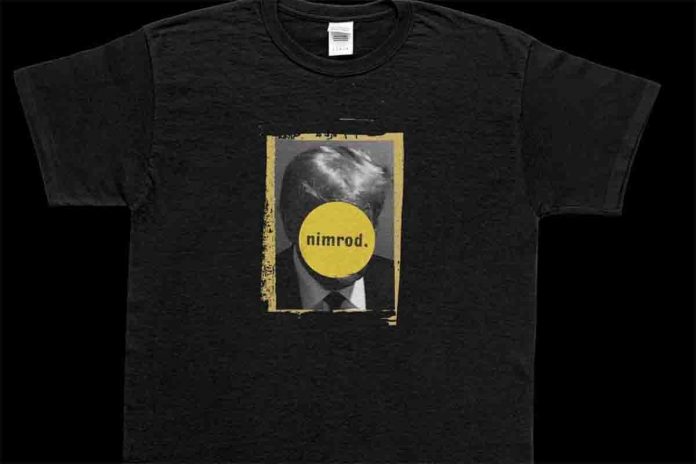 Green Day maglietta Trump La maglietta stampata dai Green Day che prende in giro Donald Trump