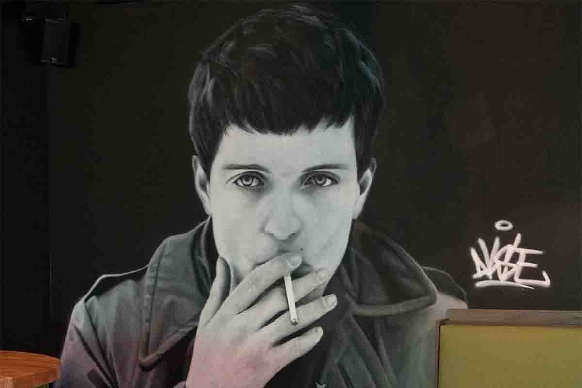 Il murale dedicato a Ian Curtis a Manchester
