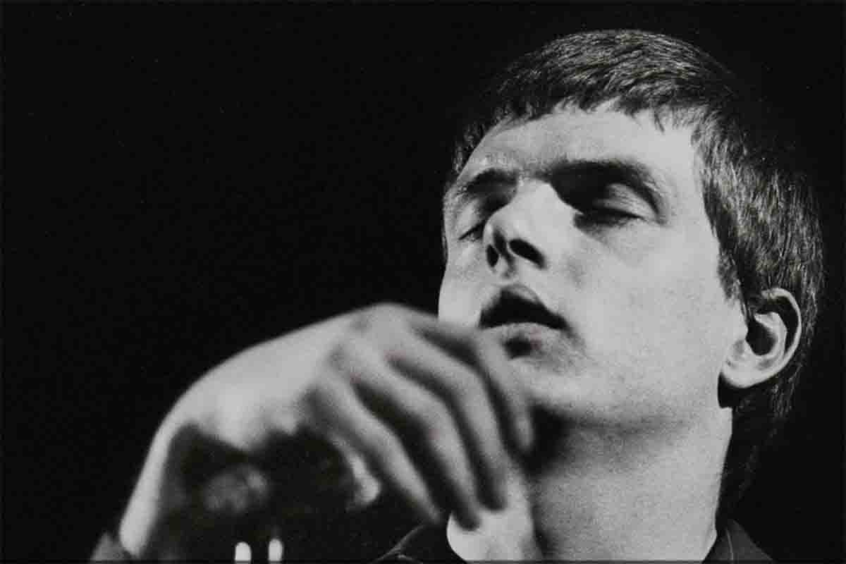 Una intensa immagine di Ian Curtis