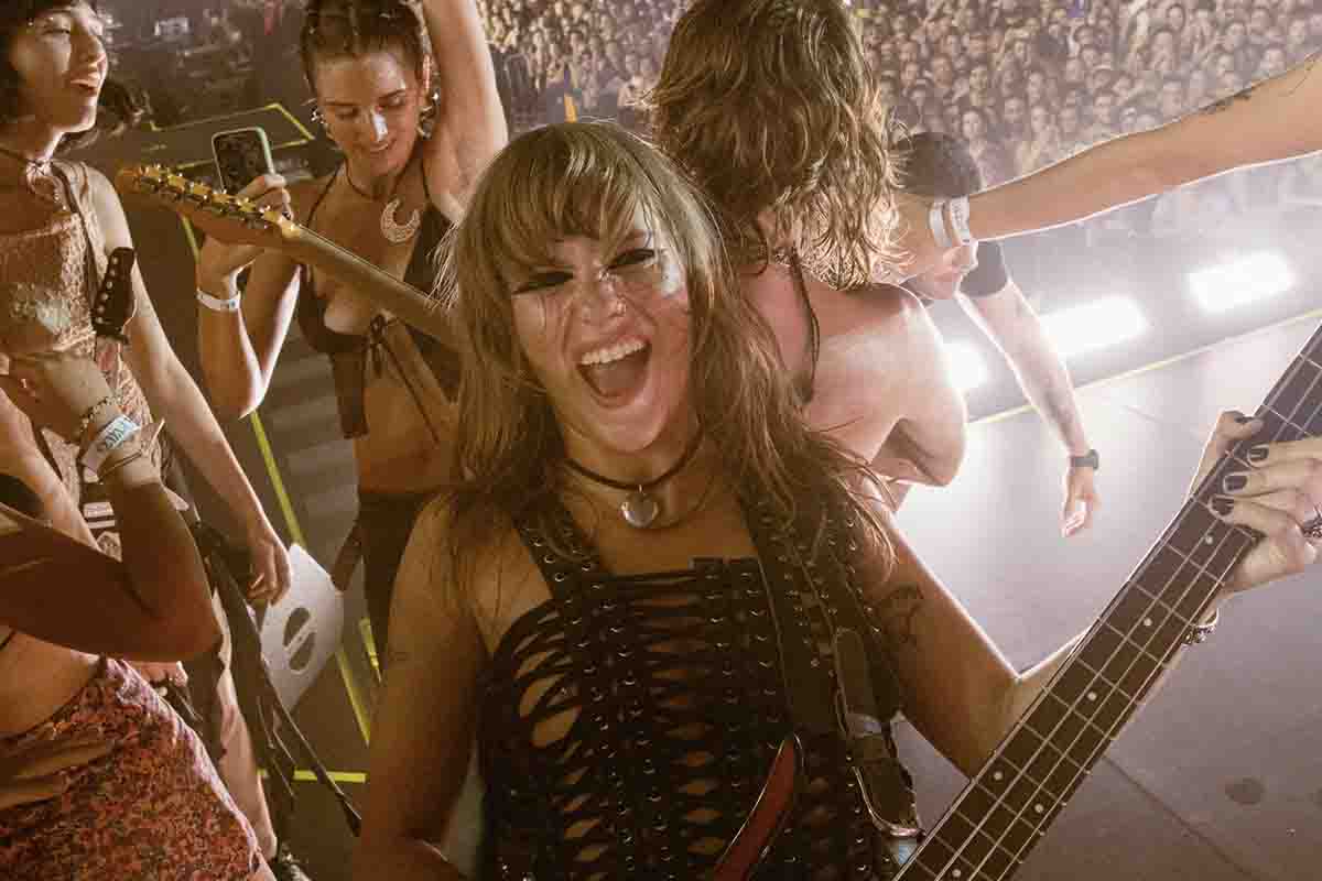 Victoria, la bassista della band