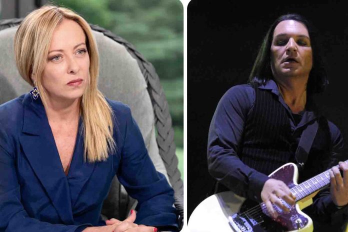 Placebo Molko vs Meloni A sinistra Giorgia Meloni, che querela per diffamazione Brian Molko dei Placebo