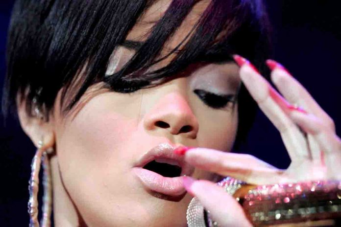 Rihanna Un intenso primo piano di Rihanna, la cantante più popolare del mondo al momento
