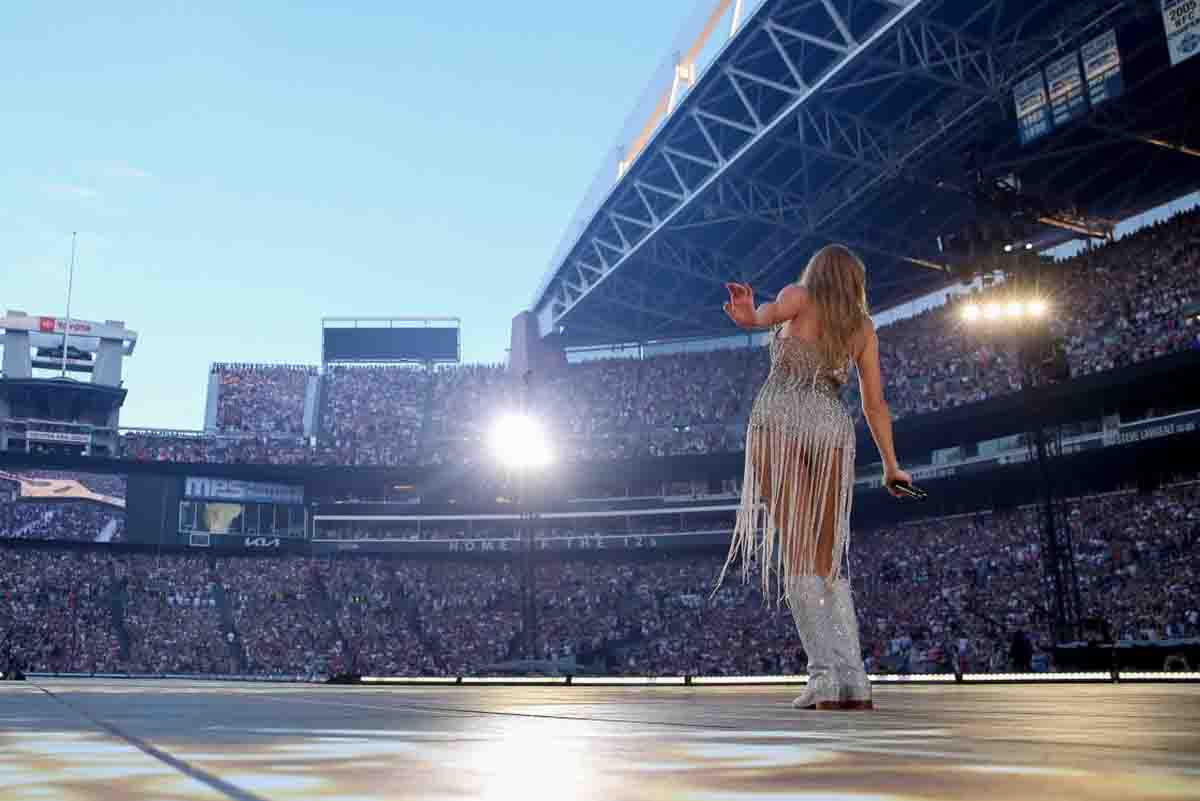 Taylor Swift davanti al suo pubblico, mai meno di 70mila persone