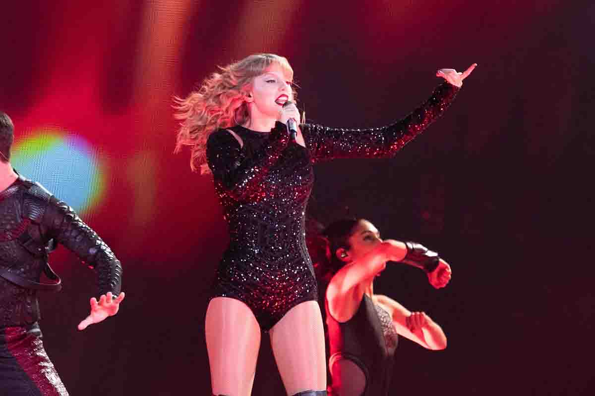 Taylor Swift inizia il suo segmento internazionale dell'Era's Tour