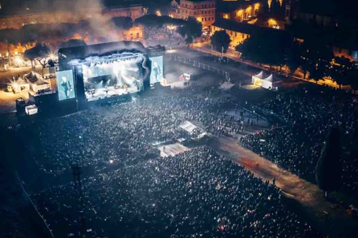 Travis Scott L'impressionante vista dall'alto del concerto di Travis Scott