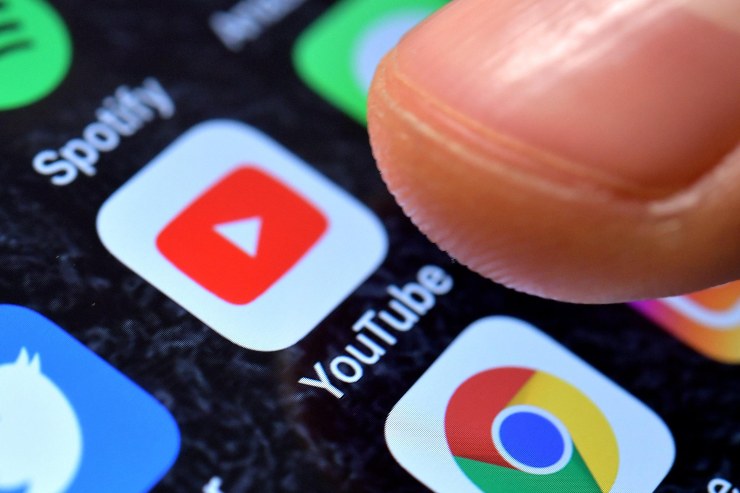 YouTube: il metodo per ascoltare musica col telefono bloccato