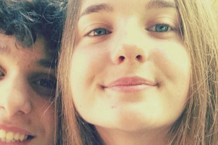 foto di victoria dei maneskin da giovane victoria dei maneskin ha postato una sua vecchia foto da adolescente