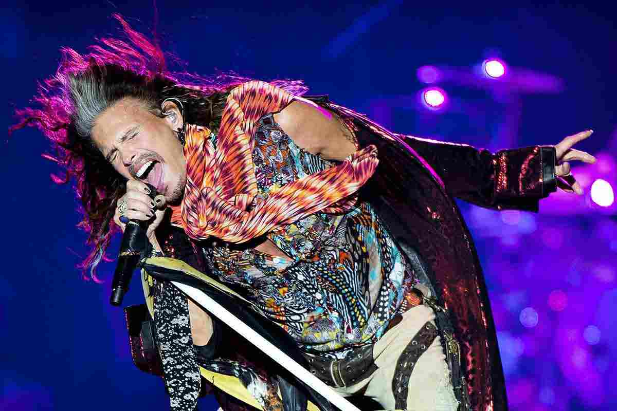 Laringe fratturata per il cantante degli Aerosmith