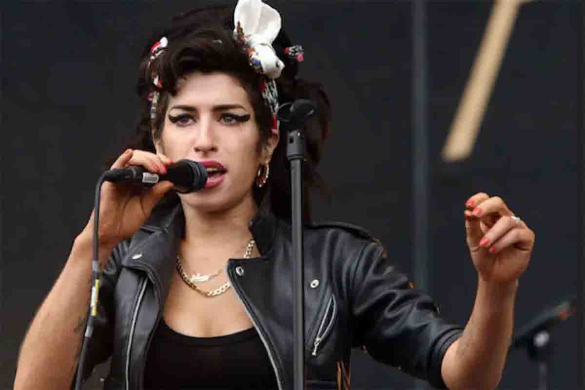Il lavoro di Amy Winehouse viene portato avanti dai musicisti della sua band