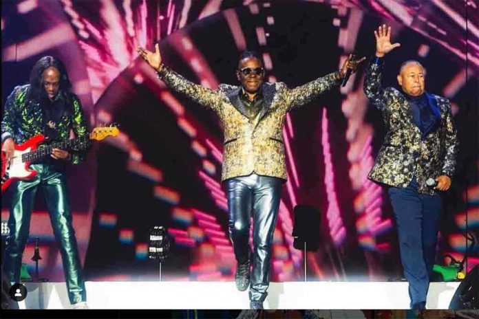 Earth-Wind-Fire Earth Wind Fire, sul palco