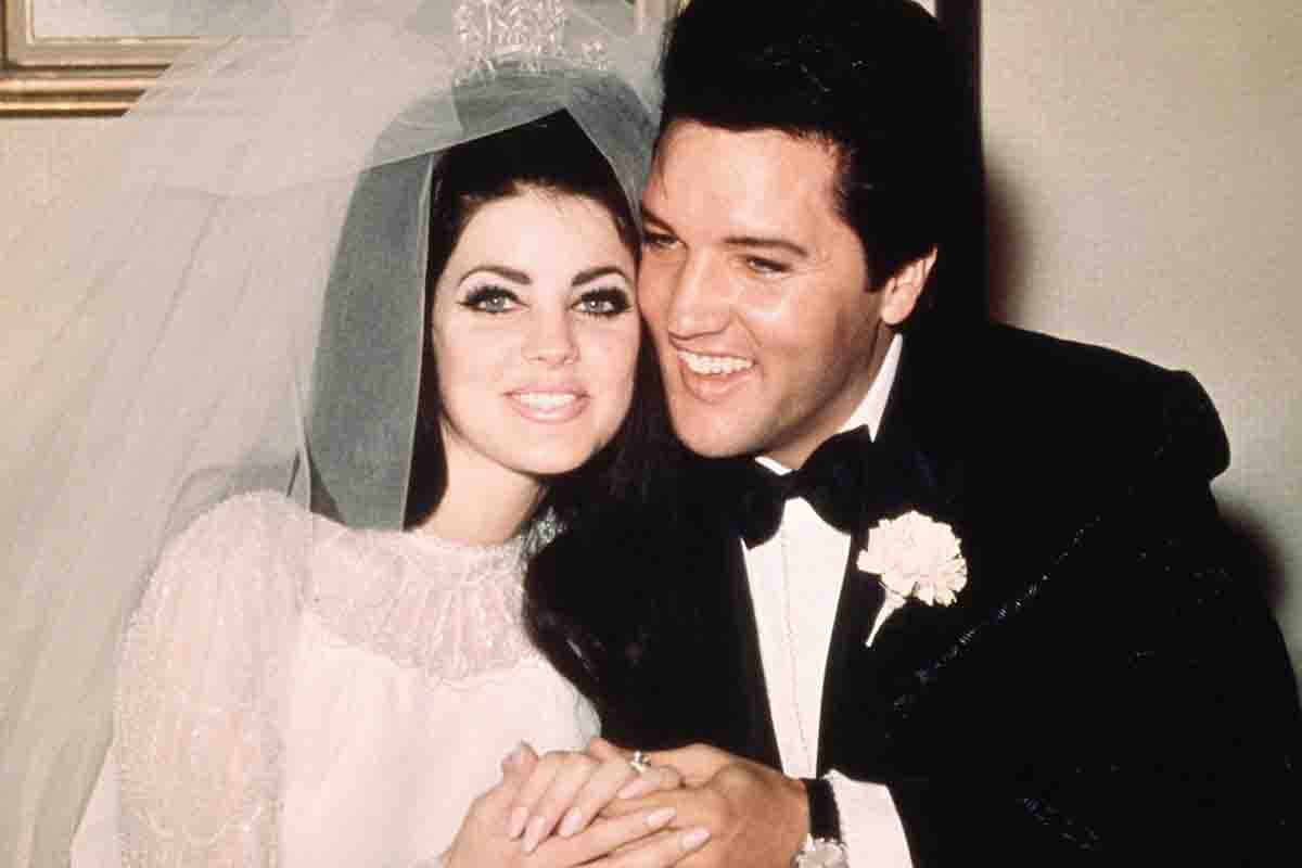 Una storica foto d'archivio, il matrimonio tra Elvis e Priscilla: era il 1967