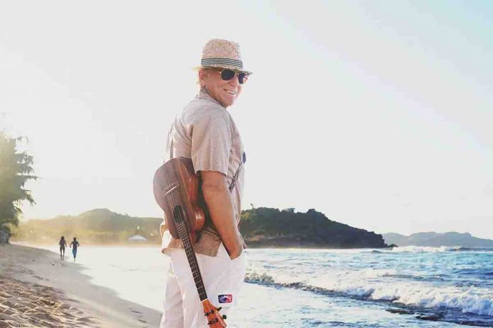 Jimmy Buffett Una bella immagine di Jimmy Buffett sulle sue spiagge della Florida