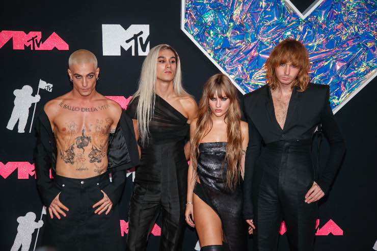 Maneskin, nuovo look e trionfo agli MTV VMAs