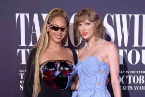 Taylor Swift e Beyonce sul red carpet del film dell'Era's Tour