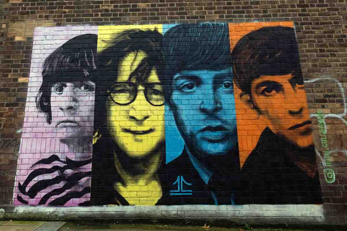 Uno dei molti graffiti dedicati ai Beatles a Liverpool