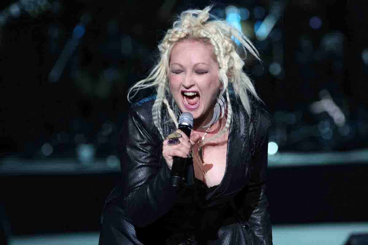 Quarant'anni di successo per Cindy Lauper dopo Girls Just Want to Have Fun