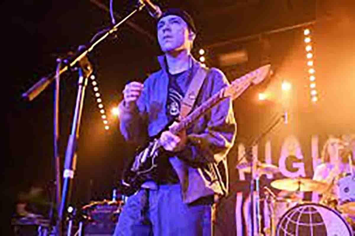 Sean Martin sul palco con la sua band