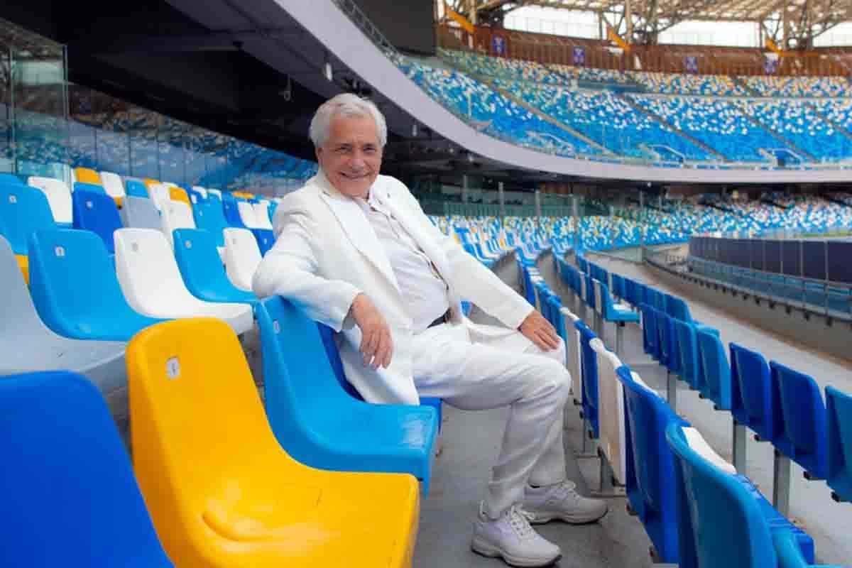 Nino D'Angelo in tribuna al Maradona