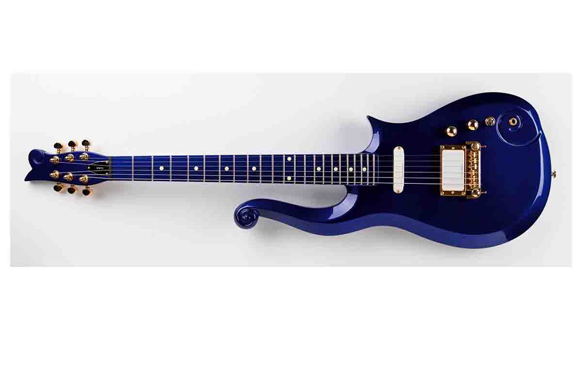 La chitarra Cloud in vendita all'asta in questi giorni