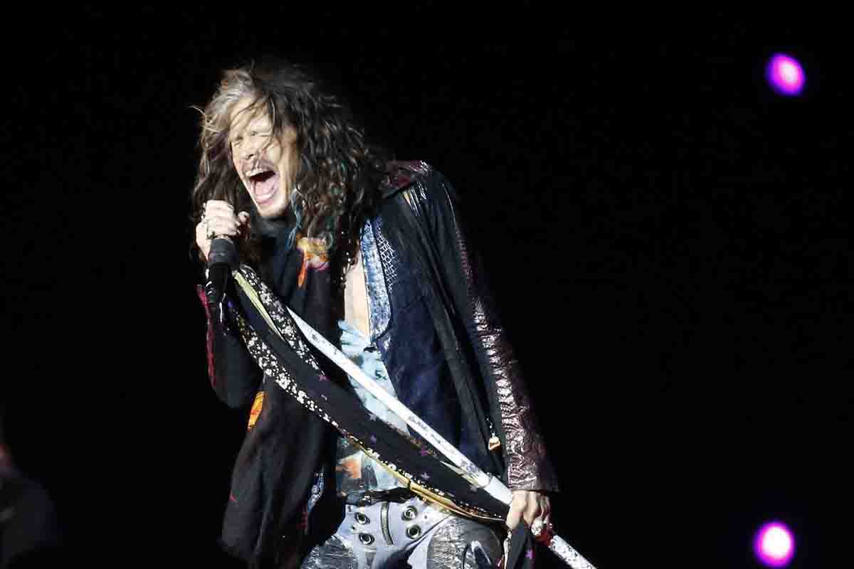 Steven Tyler, fonda gli Aerosmith nel 1970 con Joe Perry 