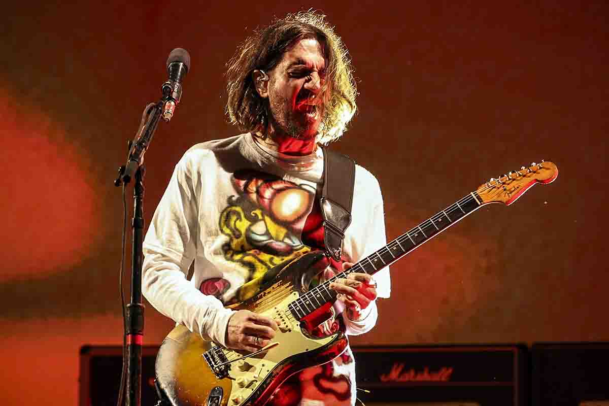 John Frusciante controverso chitarrista dei Red Hot Chili Peppers